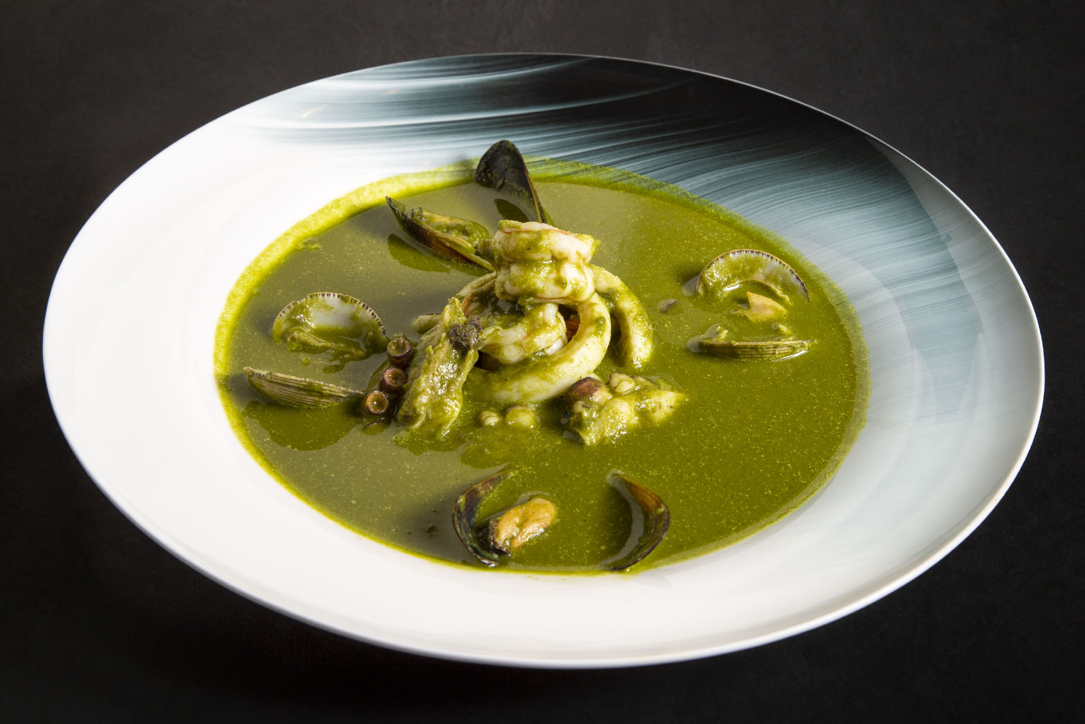 Aguadito de mariscos